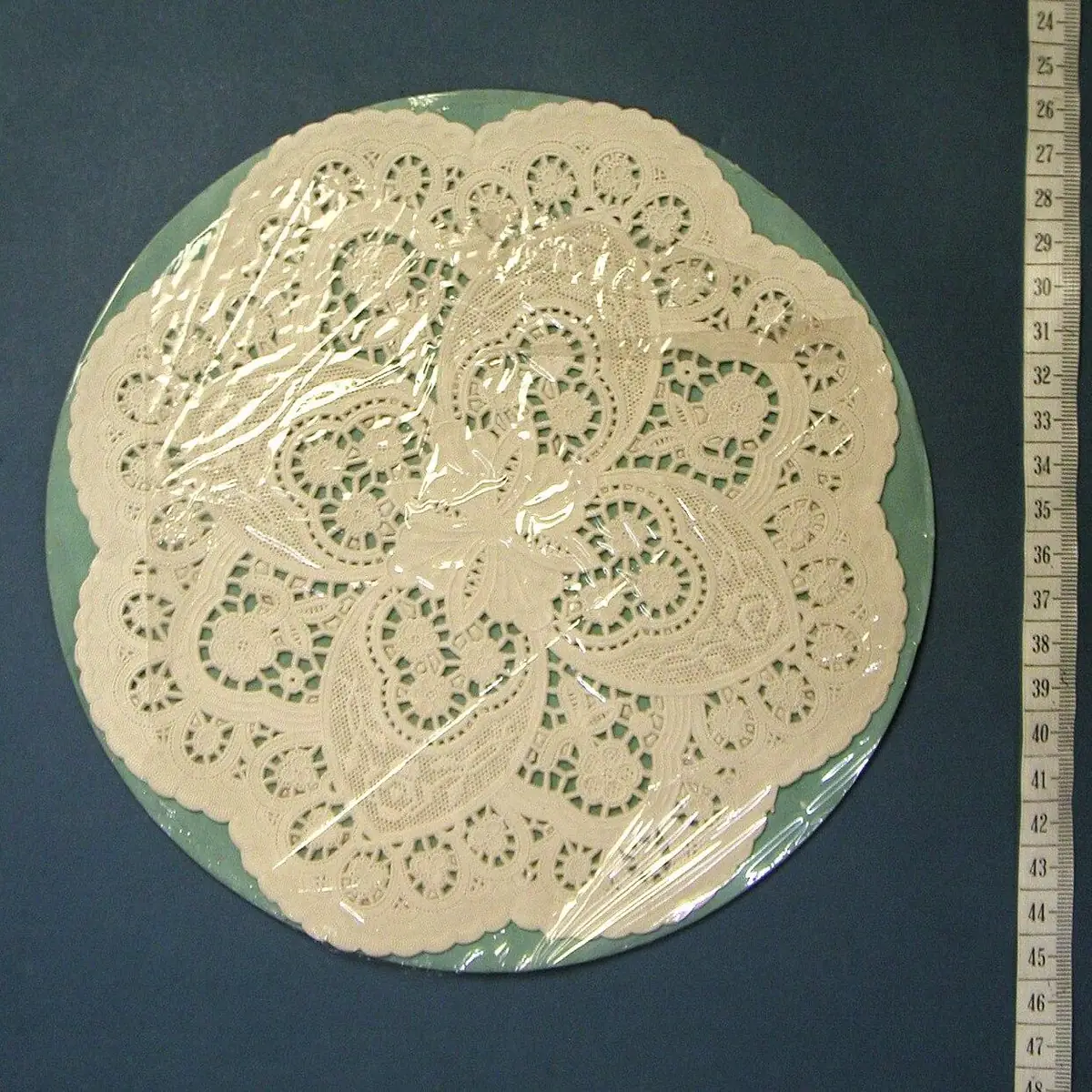 Round paper doilies 34 cm, 100 pieces